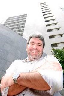 Francisco Cavalcanti diz que pelo menos 20% dos condôminos nunca participam das assembleias de moradores (Cecília de Sá Pereira/DP/D.A. Press) Francisco Cavalcanti diz que pelo menos 20% dos condôminos nunca participam das assembleias de moradores (Cecília de Sá Pereira/DP/D.A. Press)