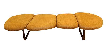 Banco Solo, feito de papelo, de Domingo Ttora, cabe em qualquer tipo de decorao  - Banco Solo, feito de papelo, de Domingo Ttora, cabe em qualquer tipo de decorao (Domingo Ttora/Divulgao)