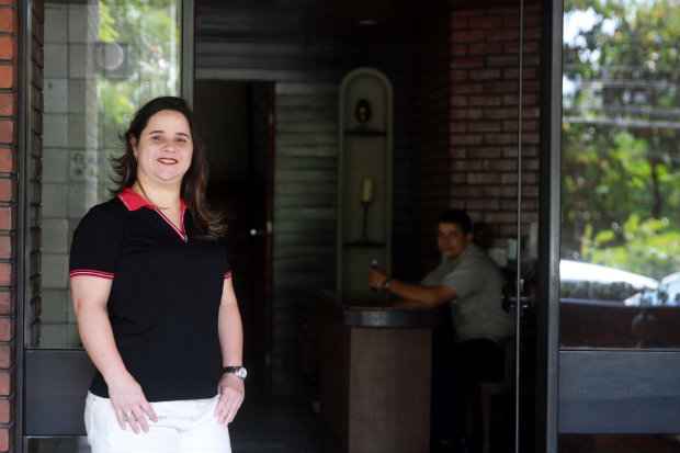 Para Teresa,  necessrio bom senso para se adaptar s regras do condomnio - Julio Jacobina/DP/D.A Press 