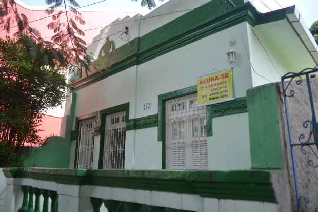 Casas do Stio Histrico costumam ser opes para os turistas - Malu Cavalcanti/ Esp. DP
